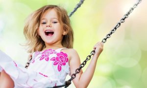 Bambina sull'altalena